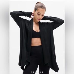 Athleta Pranayama Restore Wrap in Black, Size Small Tall